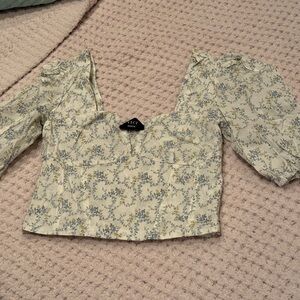 NWT VICI Delicate Floral Blouse 100% Cotton Size Medium